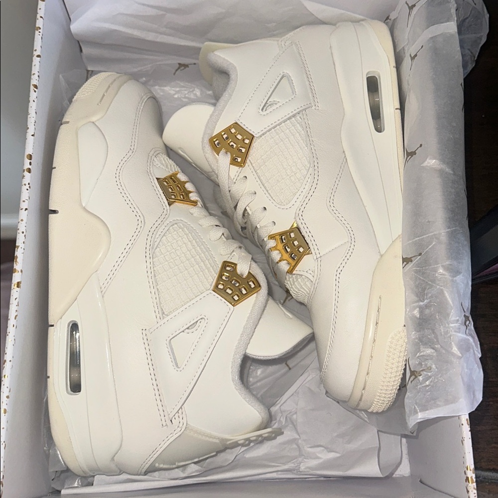 Women’s Jordan 4 Retro Sail Metallic Gold Sz 9 worn once